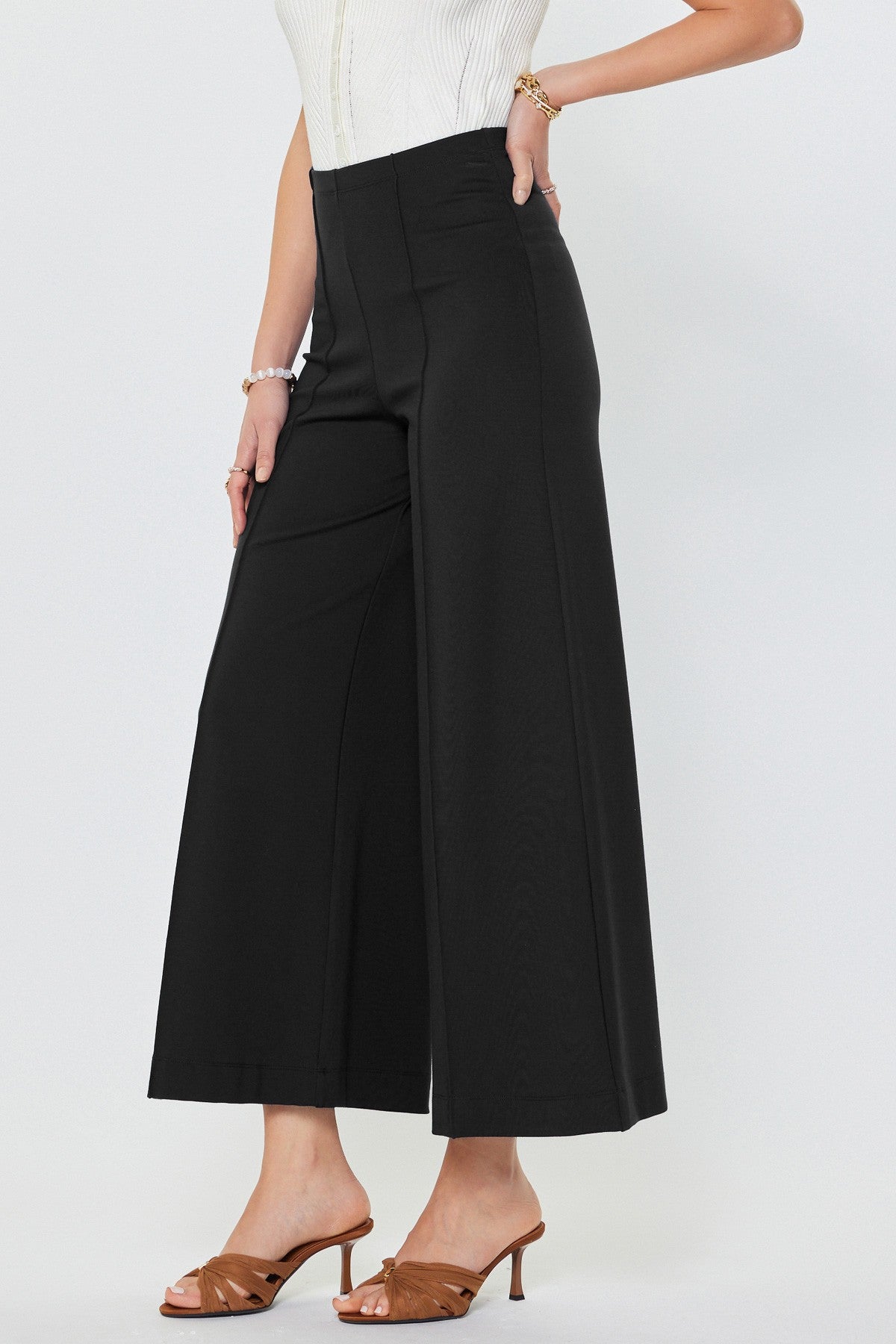 The Libby Pintuck Ponte Pants in Black