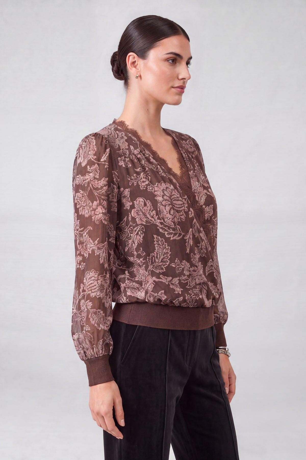 The Juliette Floral Blouse in Brown/Pink